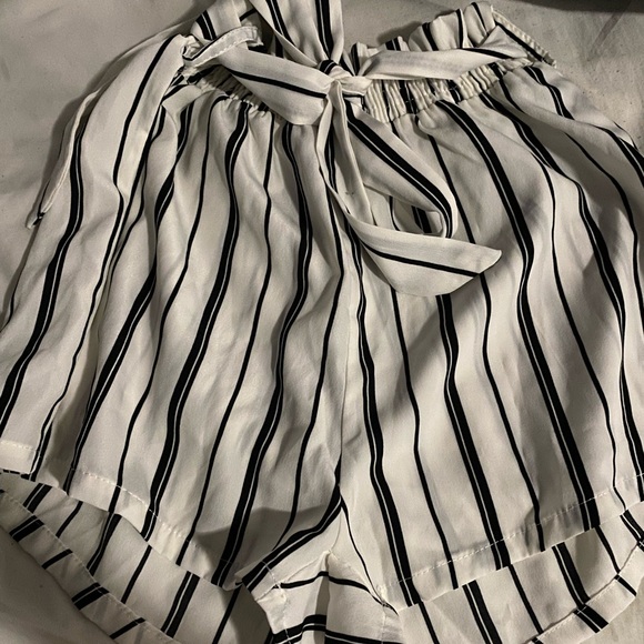 Woman’s shorts - Picture 1 of 2